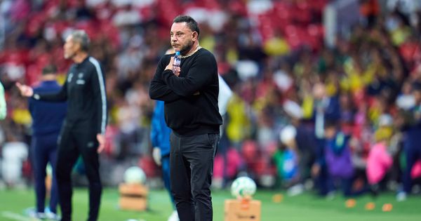 Antonio Mohamed explota contra abanderada del América vs. Toluca: "No puede  abrazar así a Zendejas"