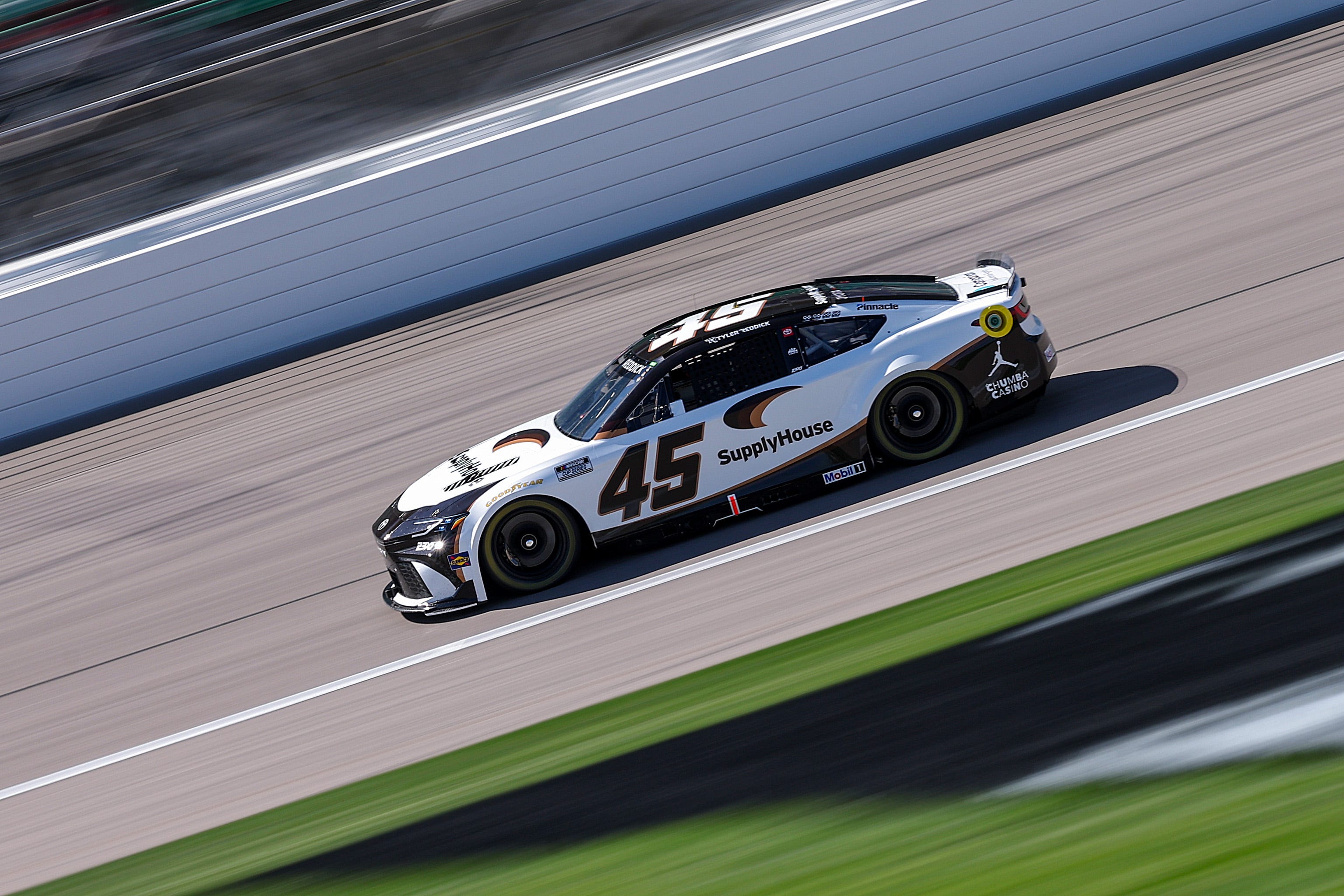 NASCAR Cup Series at Kansas lineup, TV schedule for Sunday's race