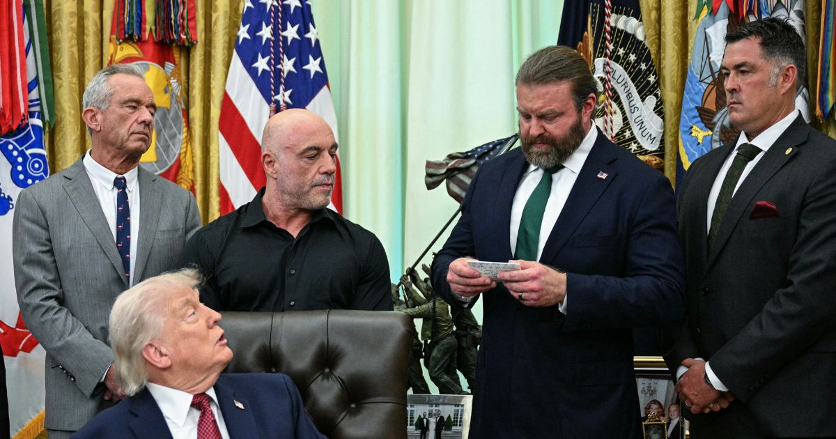 Trump's quick reply to Joe Rogan's text message brought him to the ...