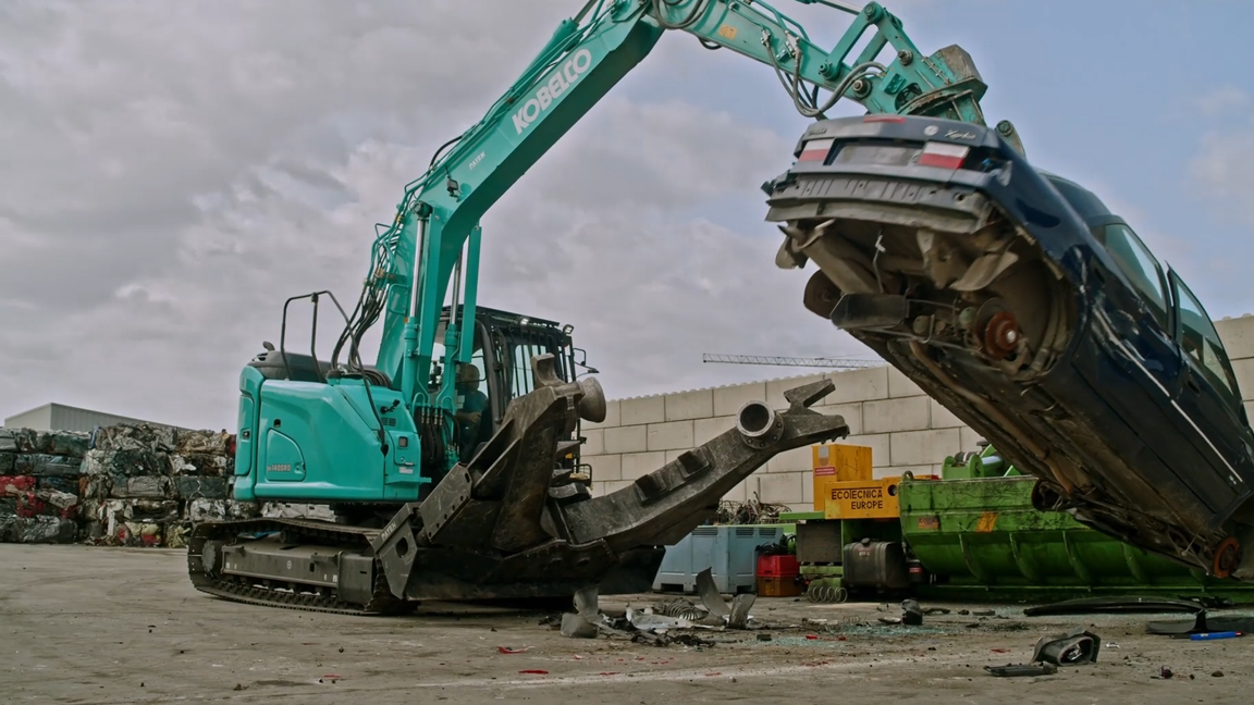 This machine crushes cars like they’re nothing