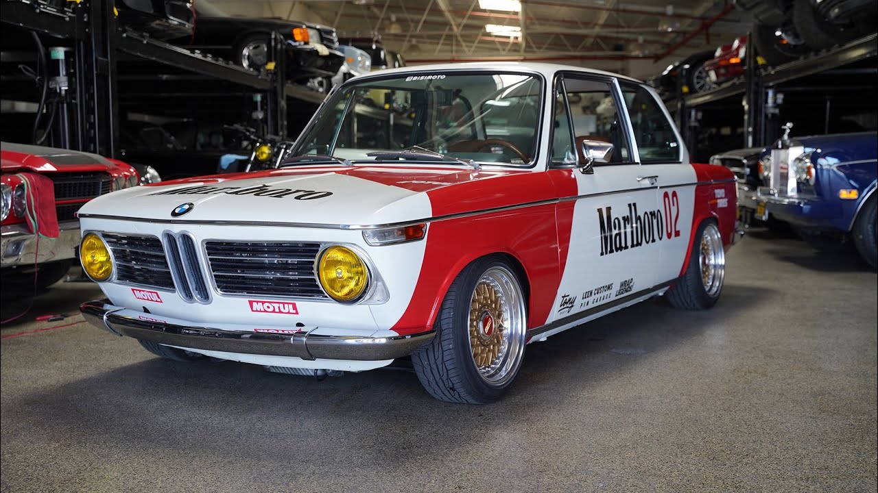 A classic BMW classic car gets a racing-inspired Marlboro look