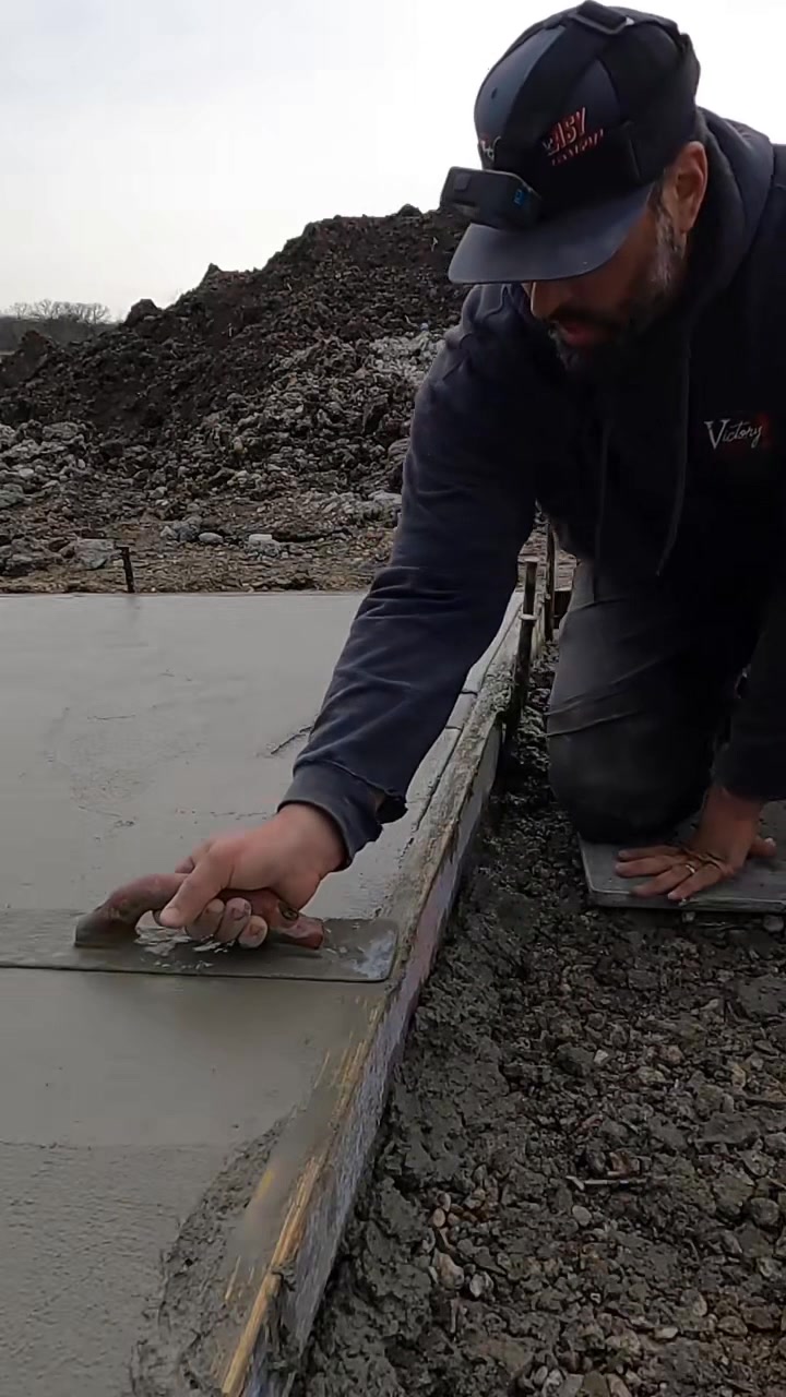 How to use a concrete edger