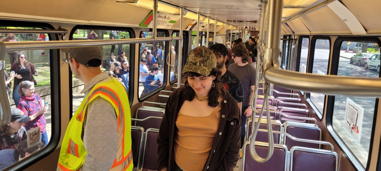 One of TriMet’s original Type 1 MAX trains gets public send-off after ...