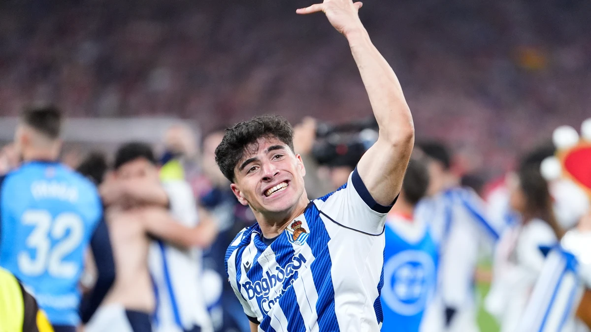 La cláusula de Jon Martín, el central de la Real Sociedad que dominó la ...