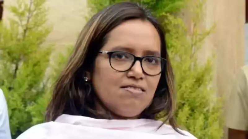 Cong’s Mumbai chief Varsha Gaikwad slams Mhada CEO for threatening ...