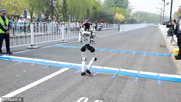 Hilarious moment robot smashes into pieces after tripping during ...