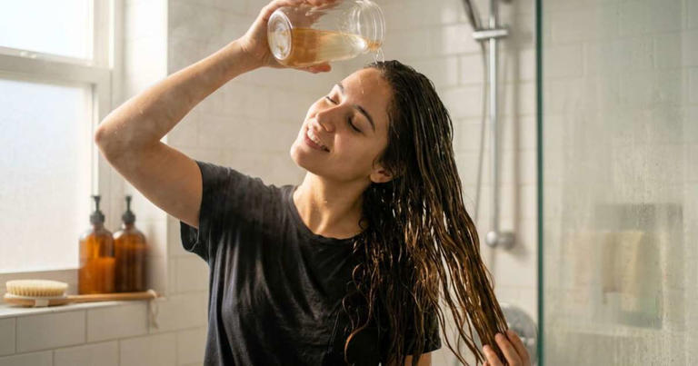 Lavar os cabelos com vinagre de maçã e água fria: por que é recomendado ...