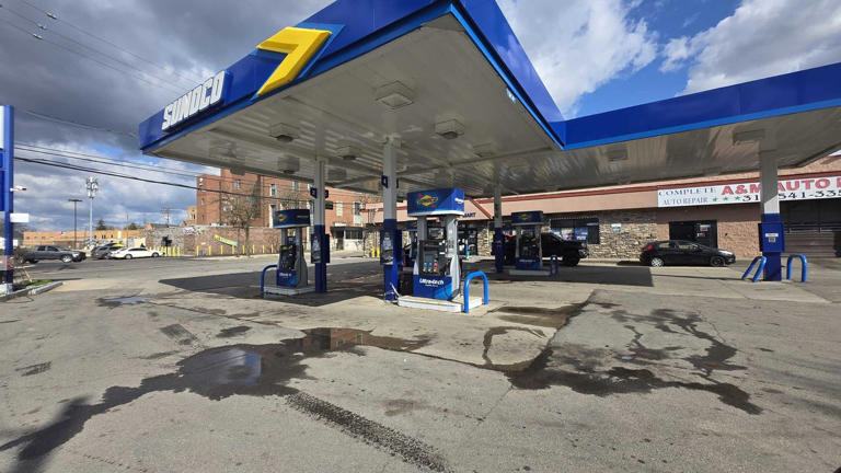 Three killed in shooting outside Detroit gas station following crash ...