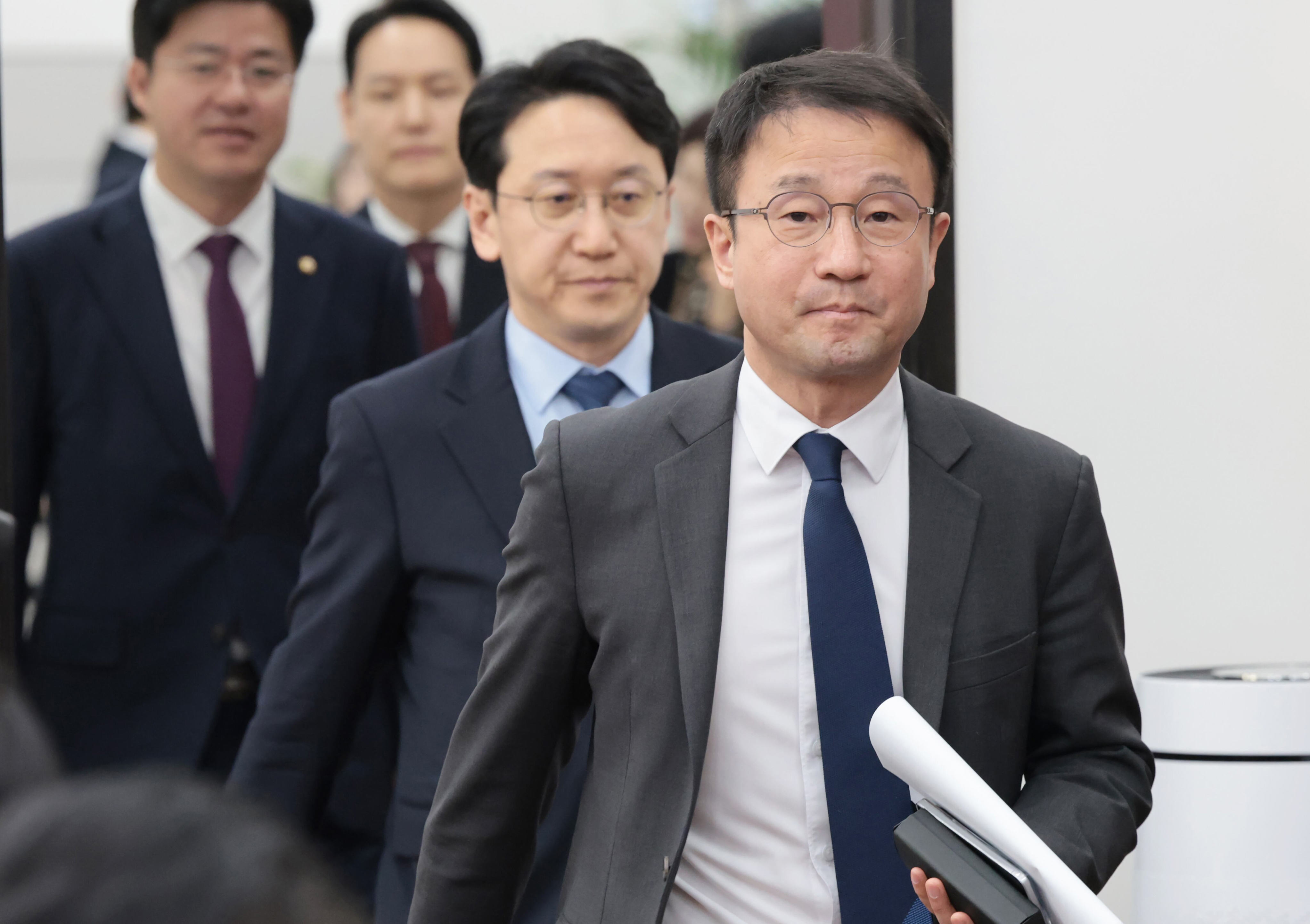 Democratic Party leader Han Byung-do vows swift special inspector process