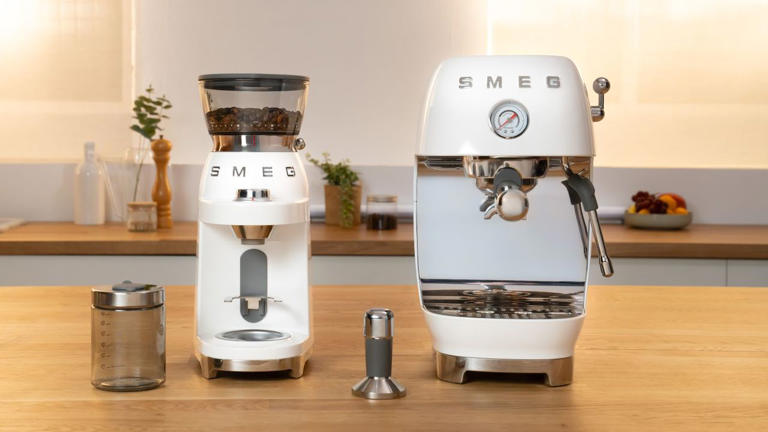SMEG’s new retro coffee maker is perfect for small kitchens