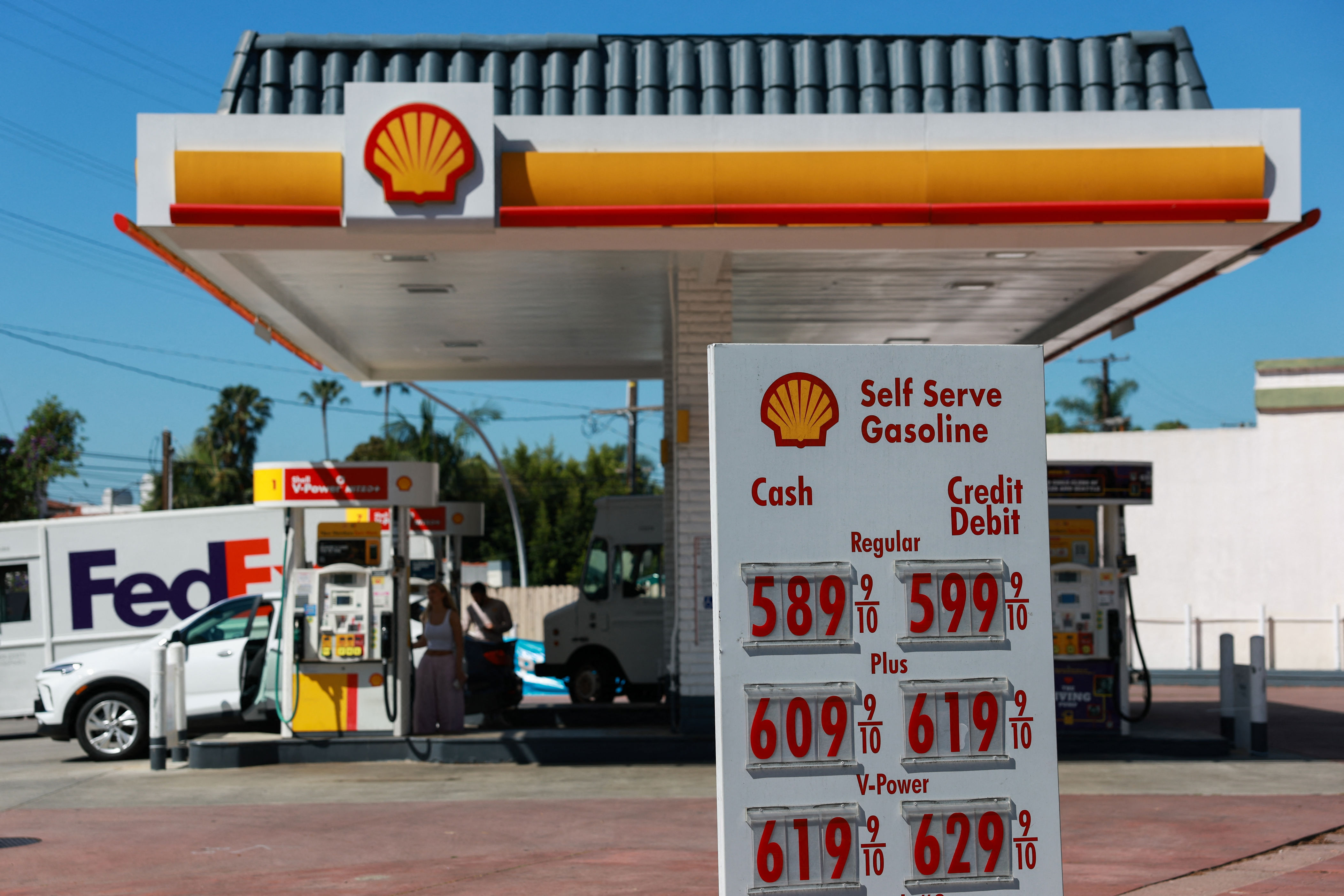 Energy sec: $3 gas might not return until 2027—a blow for midterm voters