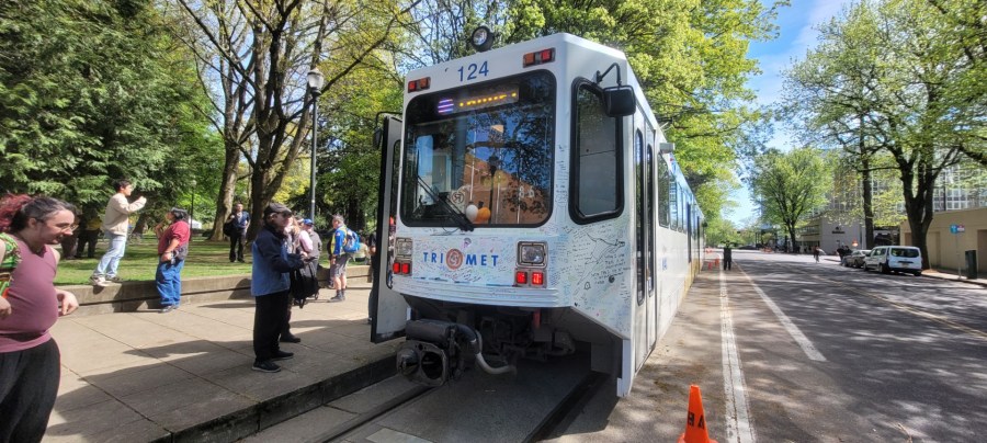 One of TriMet’s original Type 1 MAX trains gets public send-off after ...