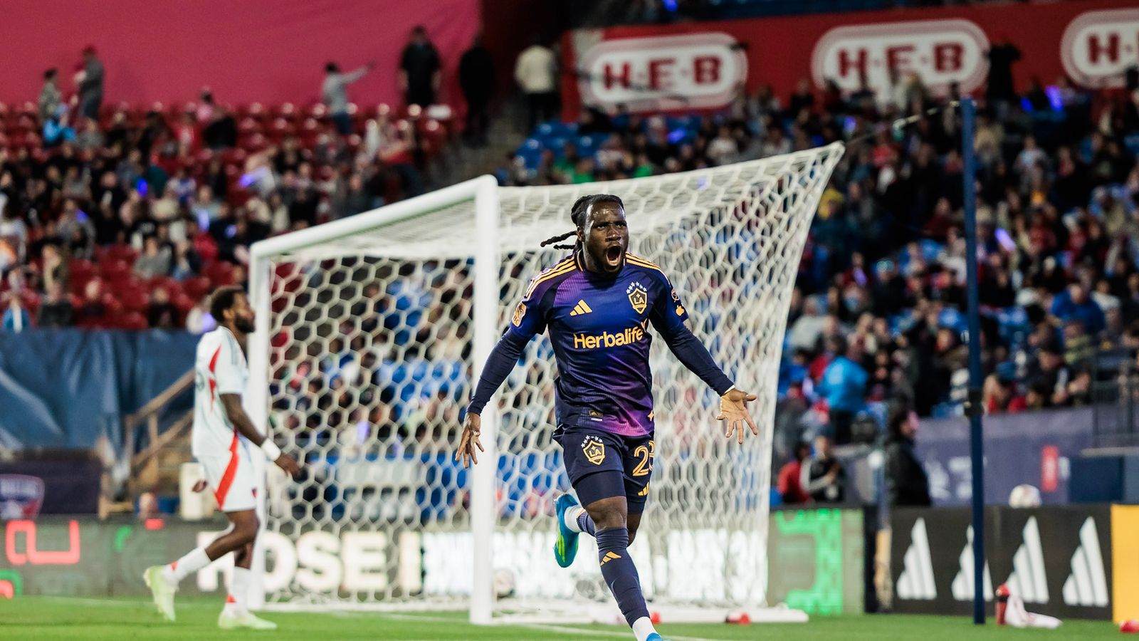 LA Galaxy fights back for 2-2 Dallas draw