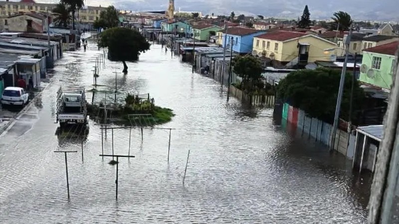 Widespread flooding and snow in Cape Town as cold front hits