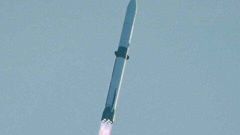 Blue Origin boosts satellite internet ambitions with new Glenn reusable ...