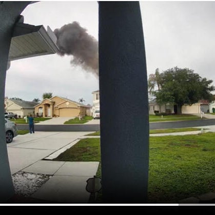 1 dead after small plane crashes into Florida yard