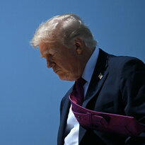 Trump: "Se l'Iran non accetta l'accordo lo distruggiamo". In Pakistan ci saranno anche Van...