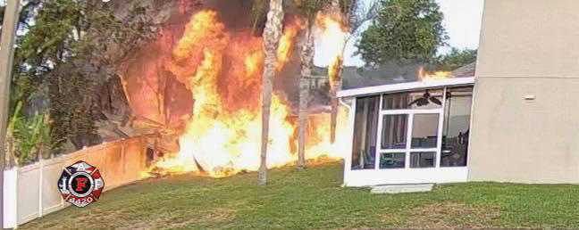 1 dead after small plane crashes into Florida yard on residential block ...