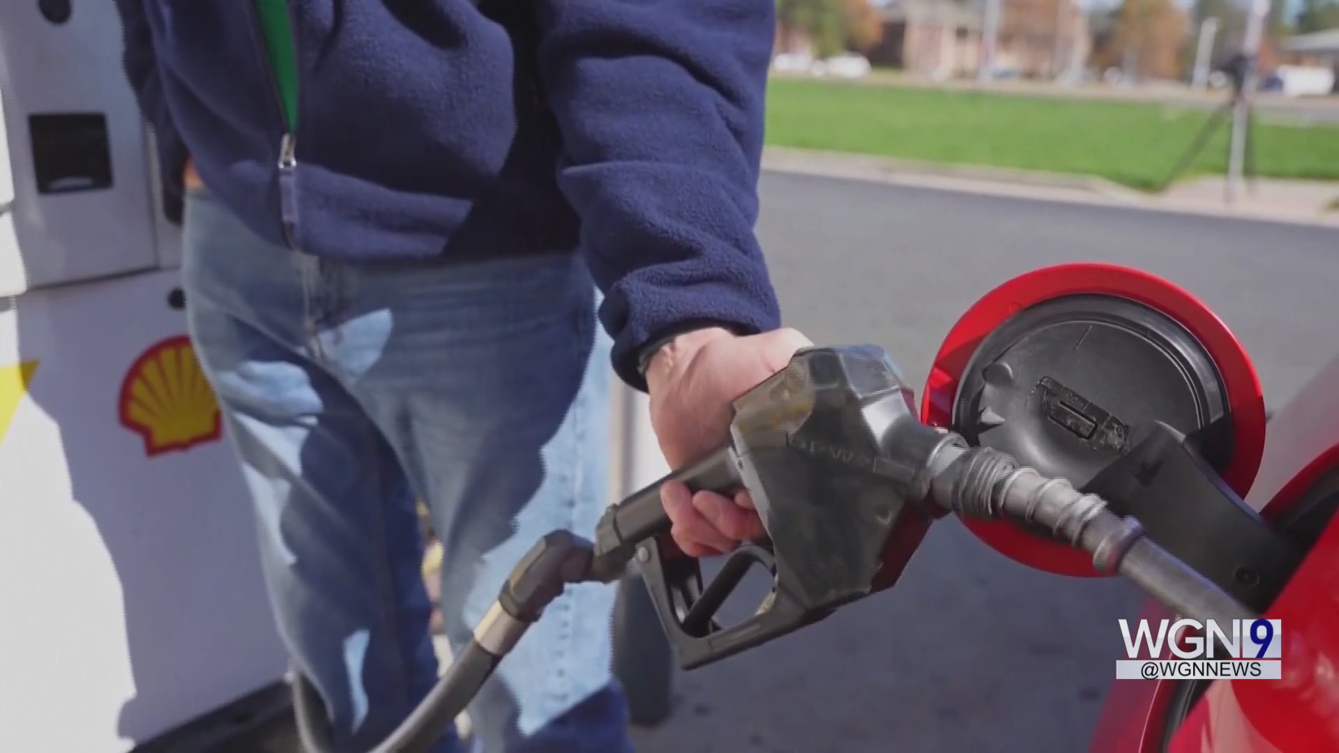Tips on how to save money at the gas pump as oil prices remain high