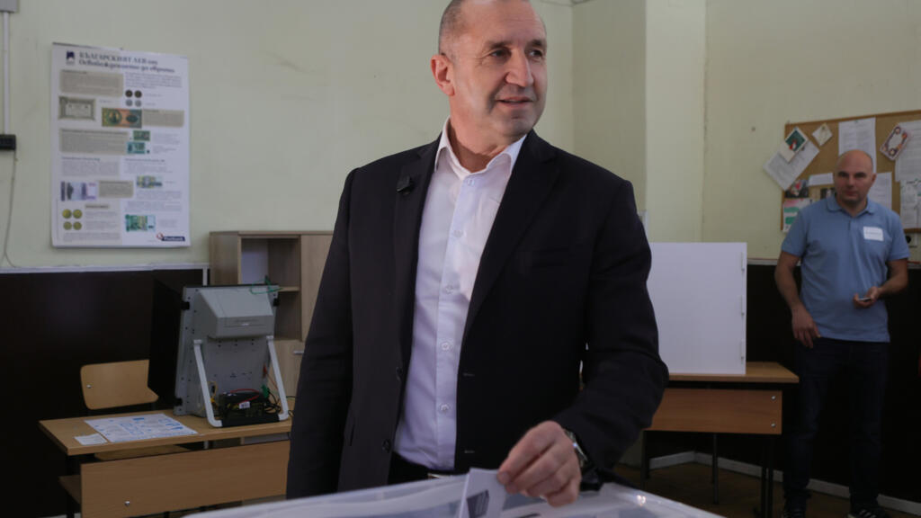 Bulgarie : la coalition de l'ex-président Roumen Radev donnée en tête ...