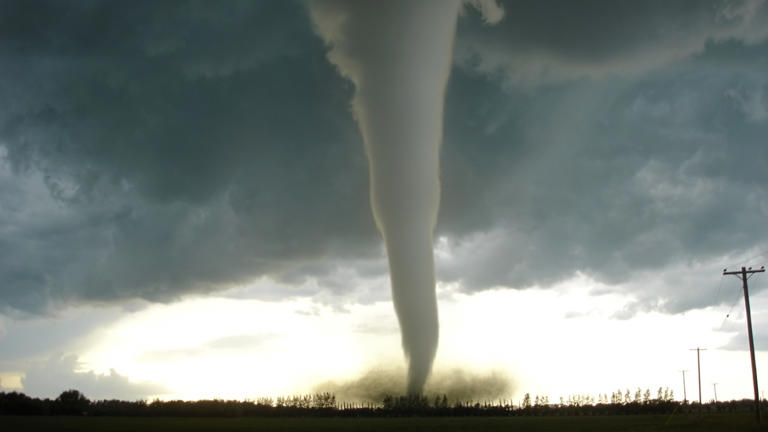 Tornadoes, 2-inch hail and 70 mph winds threaten I-35, I-29 and I-94