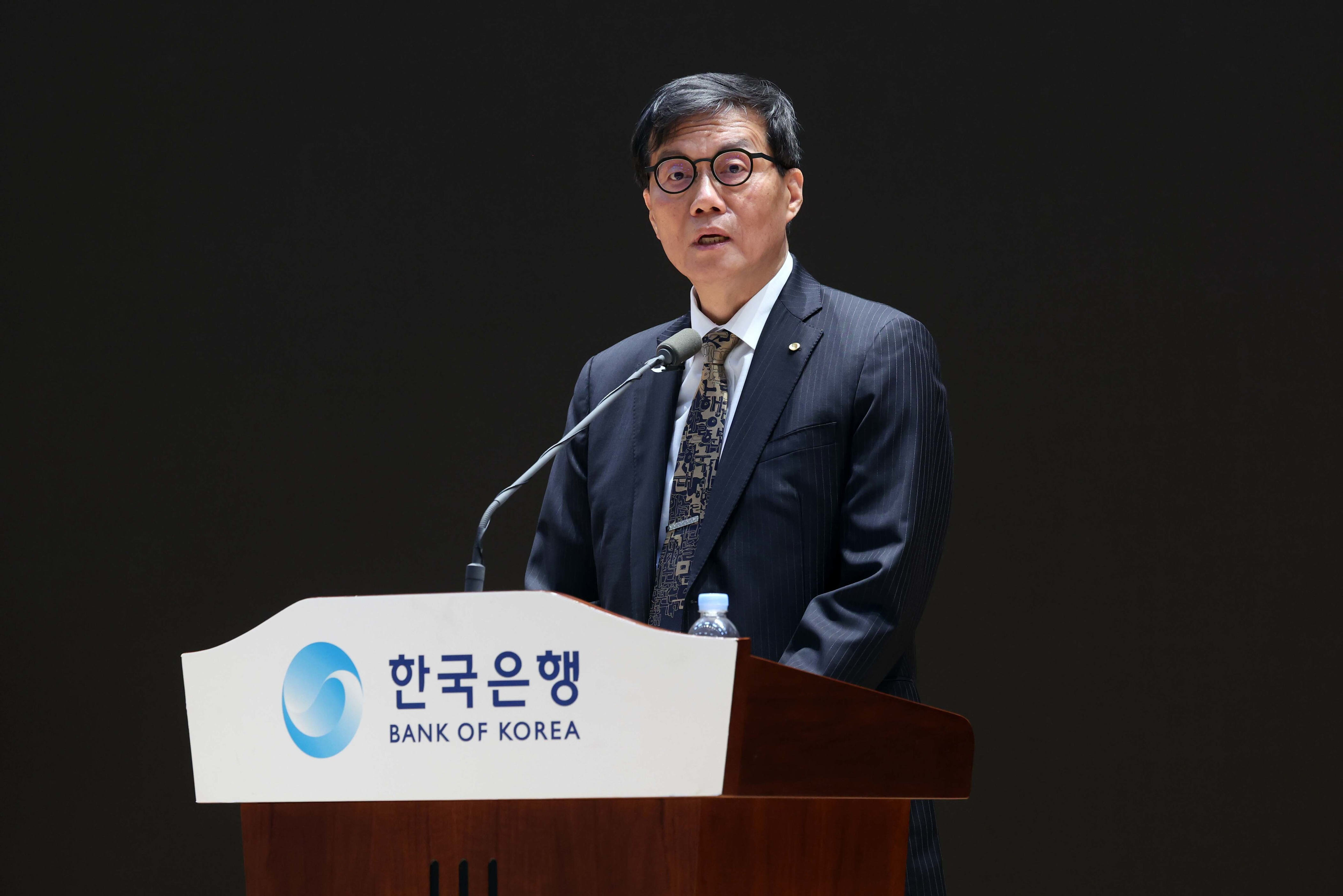 Bank of Korea governor Rhee vows continued economic commentary