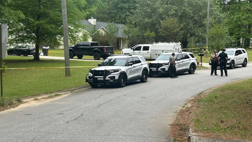 2 detained after man runs through Coweta County neighborhood with rifle