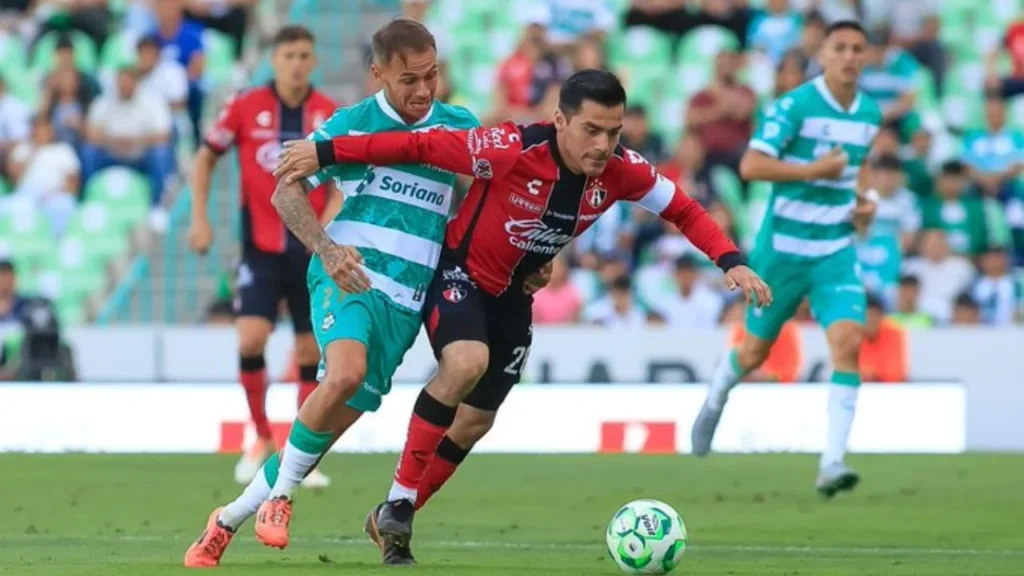 Atlas se aferra a la liguilla y derrota a Santos