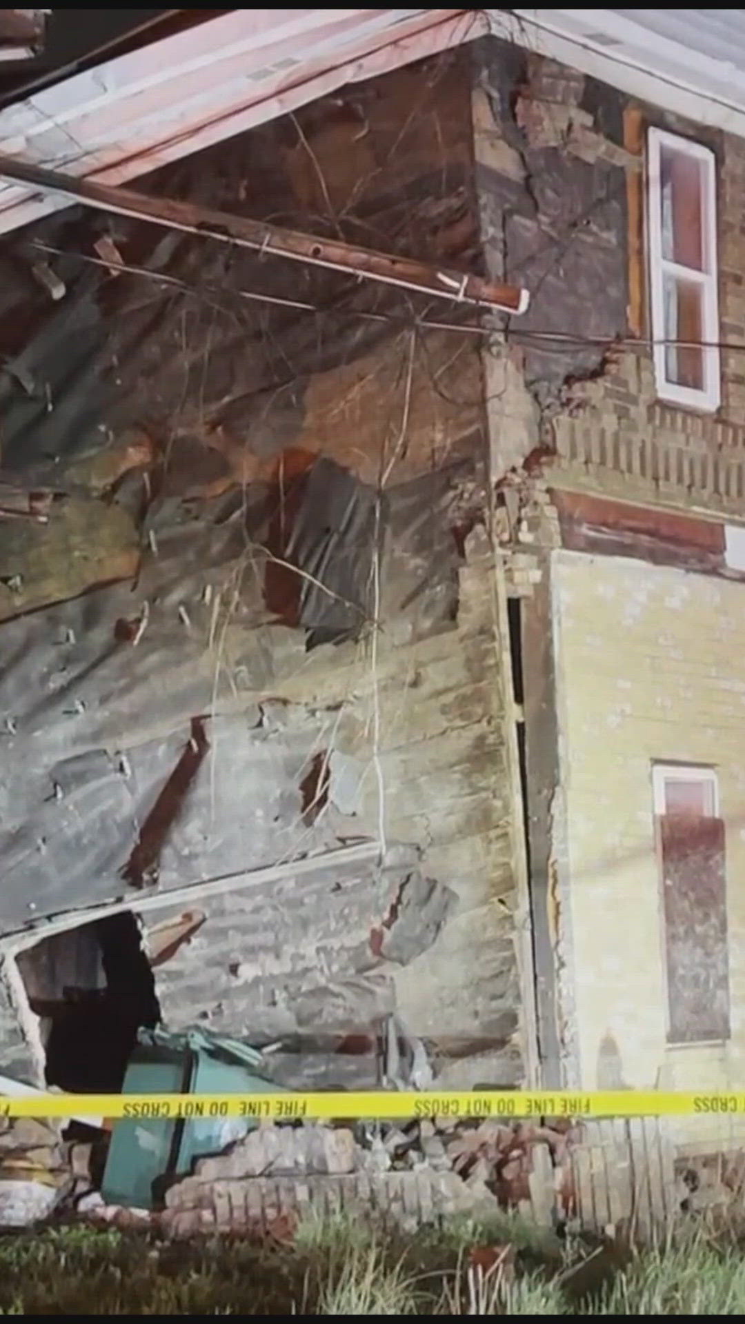 Crews in Niagara Falls deal with a partial building collapse