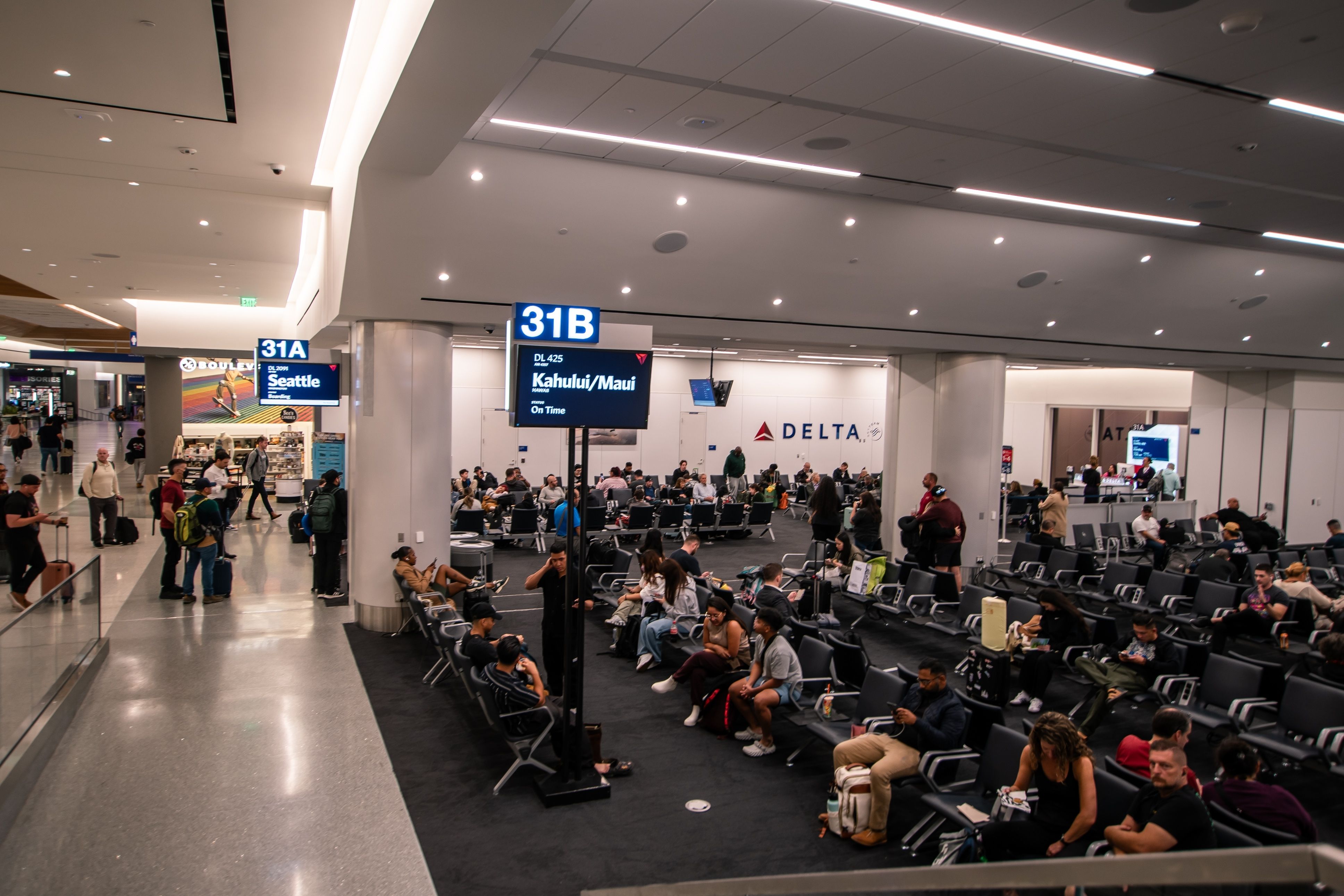 Delta Air Lines enforces dress code on passenger during problematic ...
