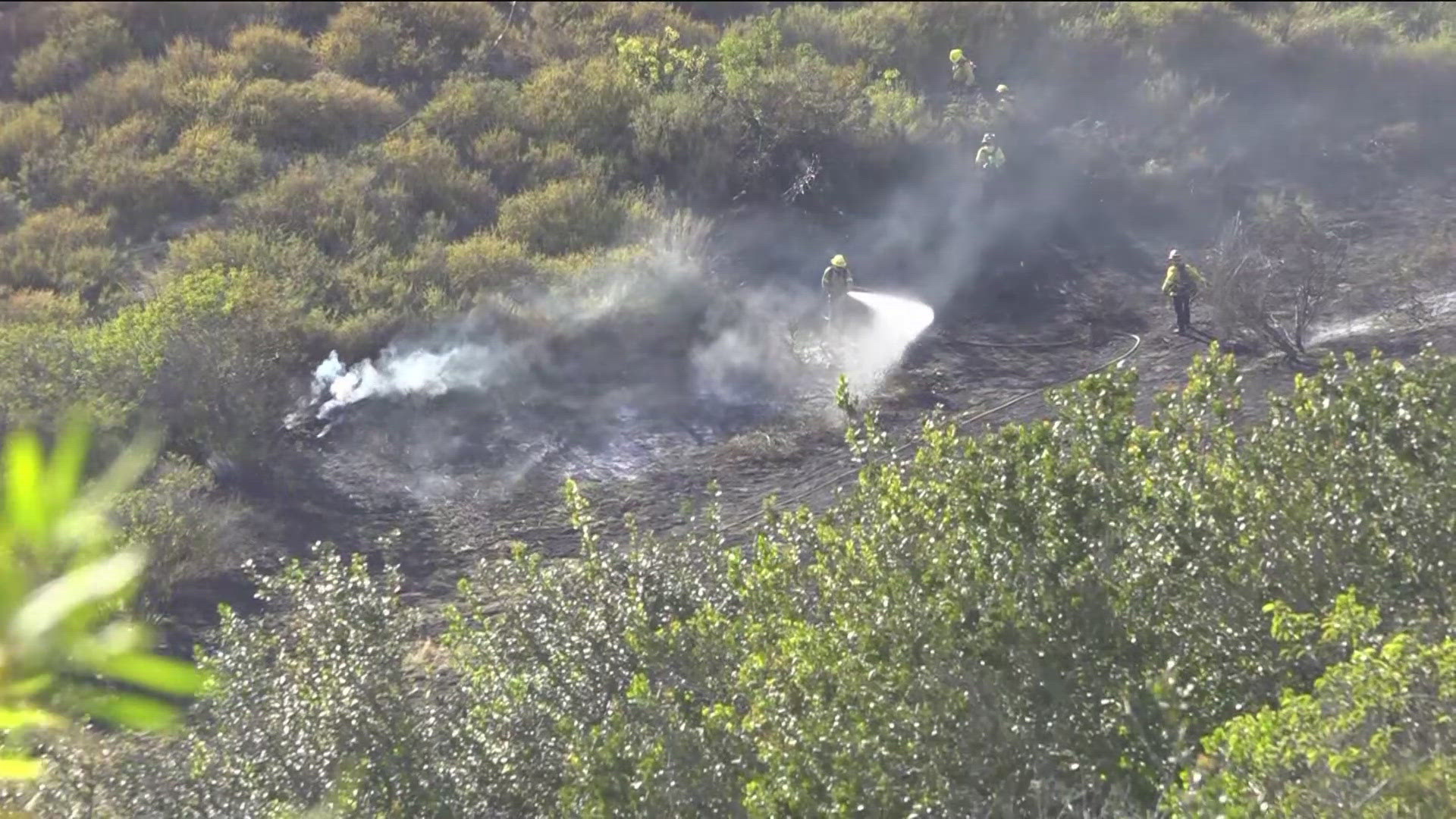 Fire crews battle brush fire in Black Mountain Ranch