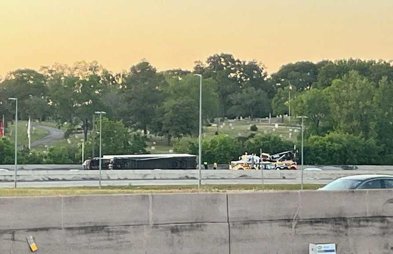 Overturned tractor trailer truck causes traffic tie-ups on Interstate ...