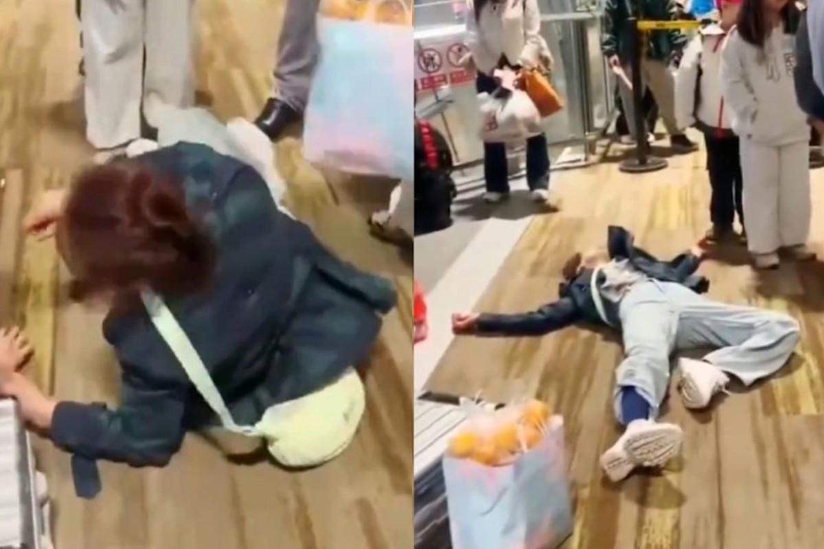 Hành khách 'giả chết' giữa sân bay vì bị yêu cầu trả phí hành lý quá cân