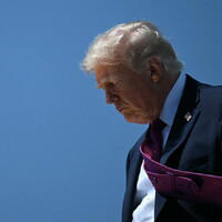 Trump: "Se l'Iran non accetta l'accordo lo distruggiamo". In Pakistan ci saranno anche Van...