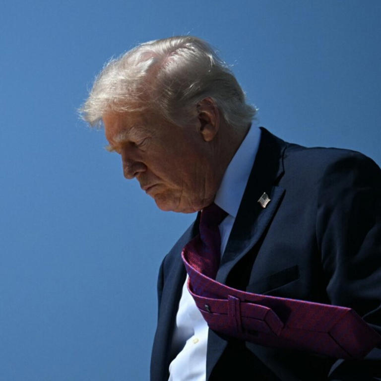 Trump: "Se l'Iran non accetta l'accordo lo distruggiamo". In Pakistan ci saranno anche Van...