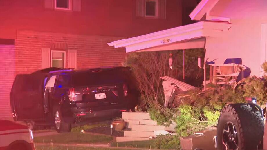 2 families displaced after car crashes into pole, homes in Clark County