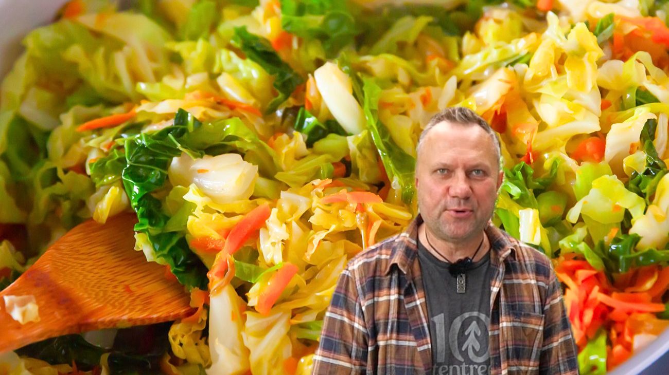 Strzelczyk robi przepyszną zasmażaną młodą kapustę. Do kotletów nie ma ...