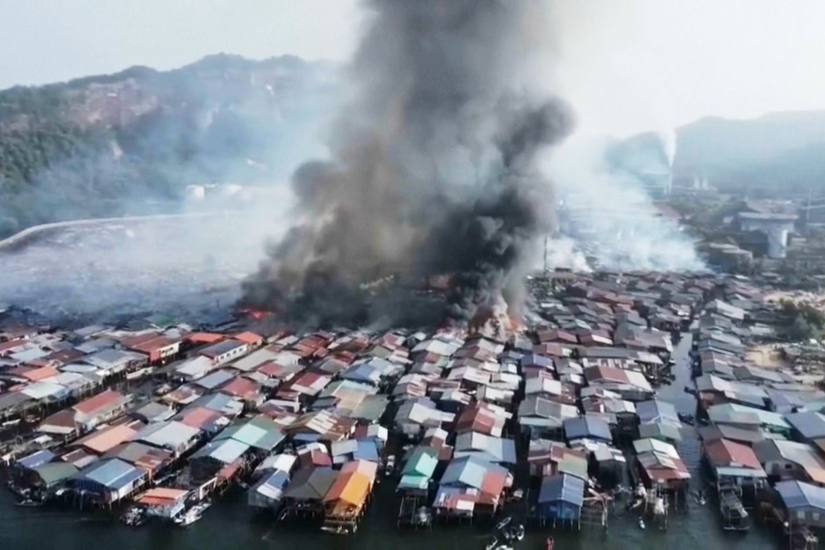 Fire destroys 1,000 homes in a Malaysian coastal village on Borneo Island