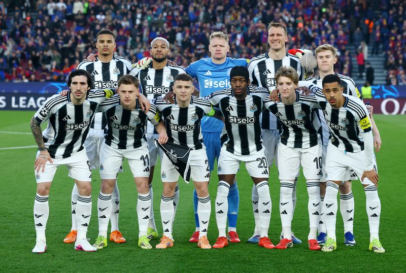 Factbox-soccer-English Premier League title race run-in