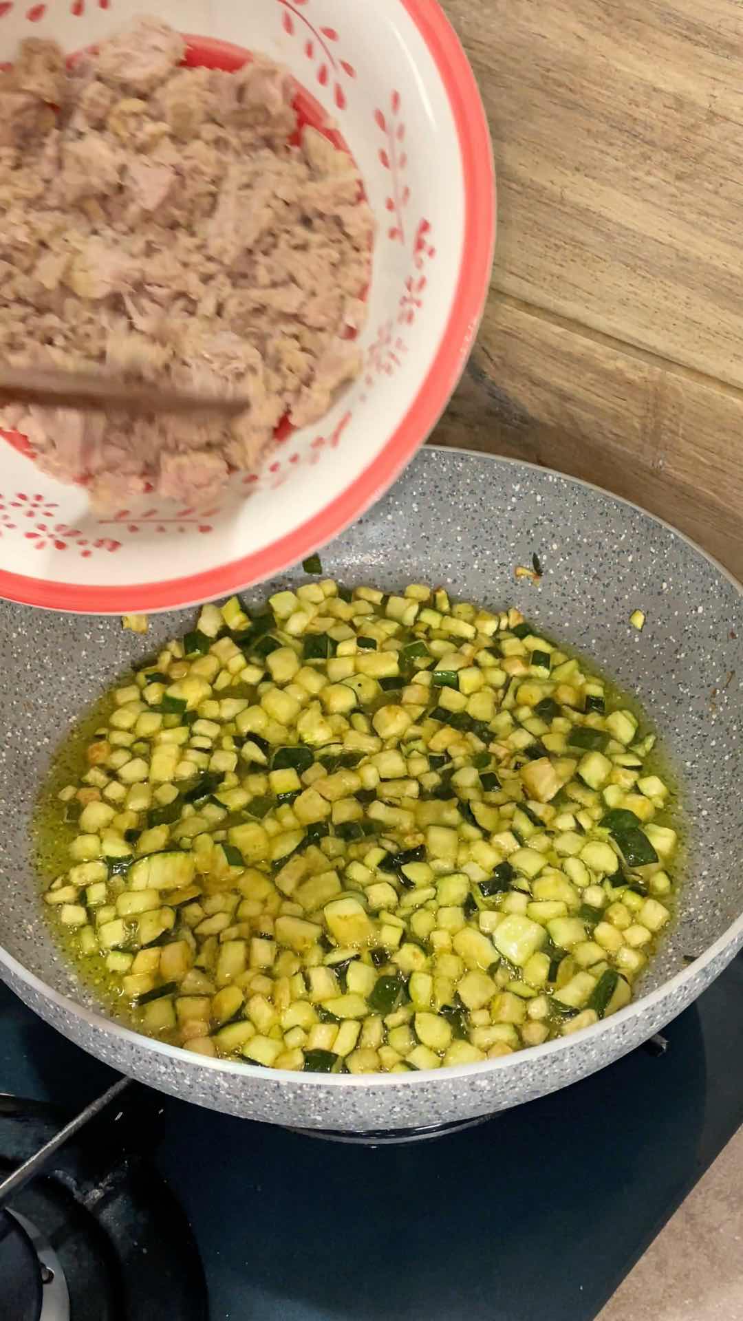 Insalata di riso tonno zucchine e limone