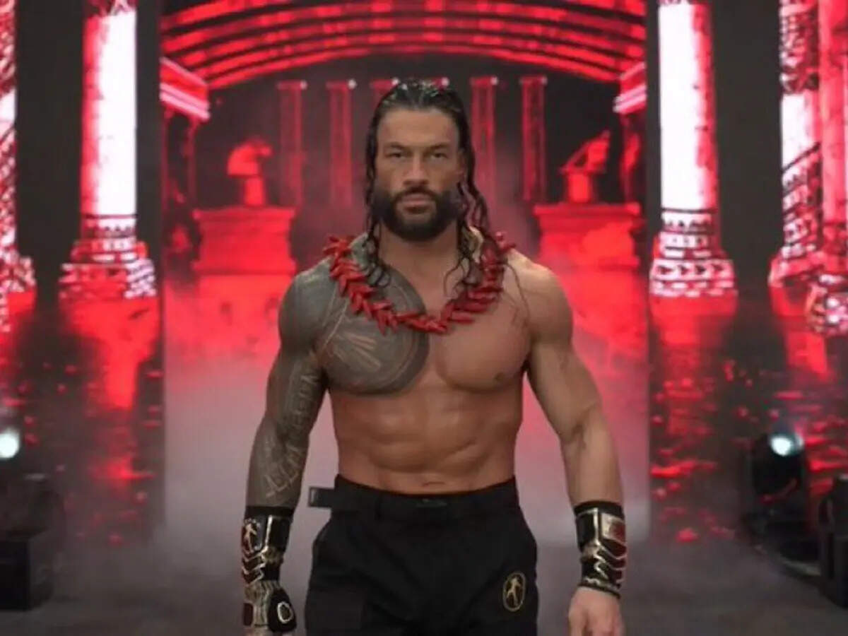 watch-roman-reigns-epic-entrance-honoring-the-bloodline-during