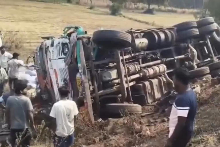 Four killed, 25 injured in multi-vehicle crash on NH-50 near Hosapete ...