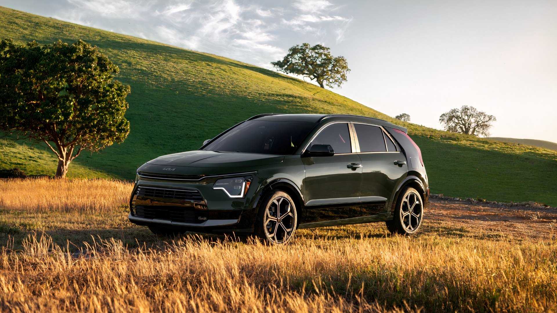 2026 Kia Niro Hybrid Front 3/4 Shot