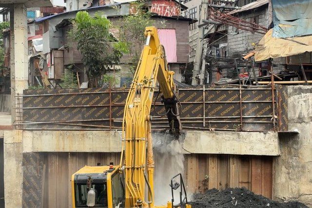 DPWH tears down Discaya pumping station in Quezon City