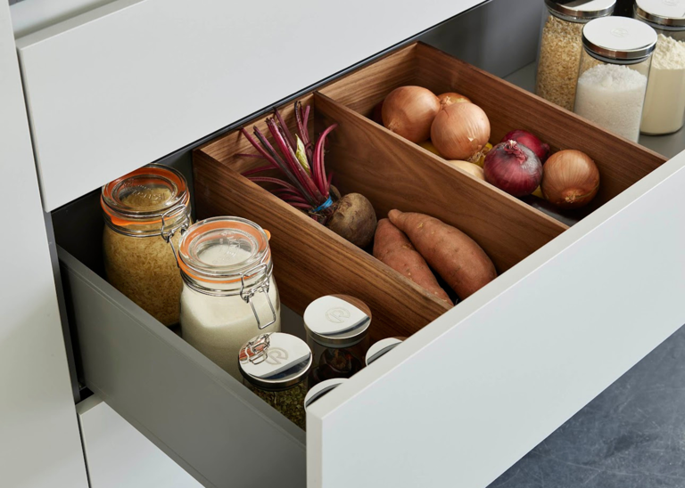 7 genius things to include inside kitchen drawers that make your space ...