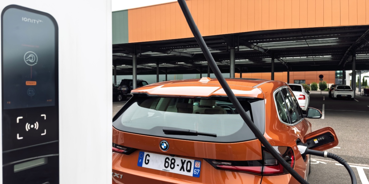 Charging without the hassle: BMW pushes simpler EV experience in new ...