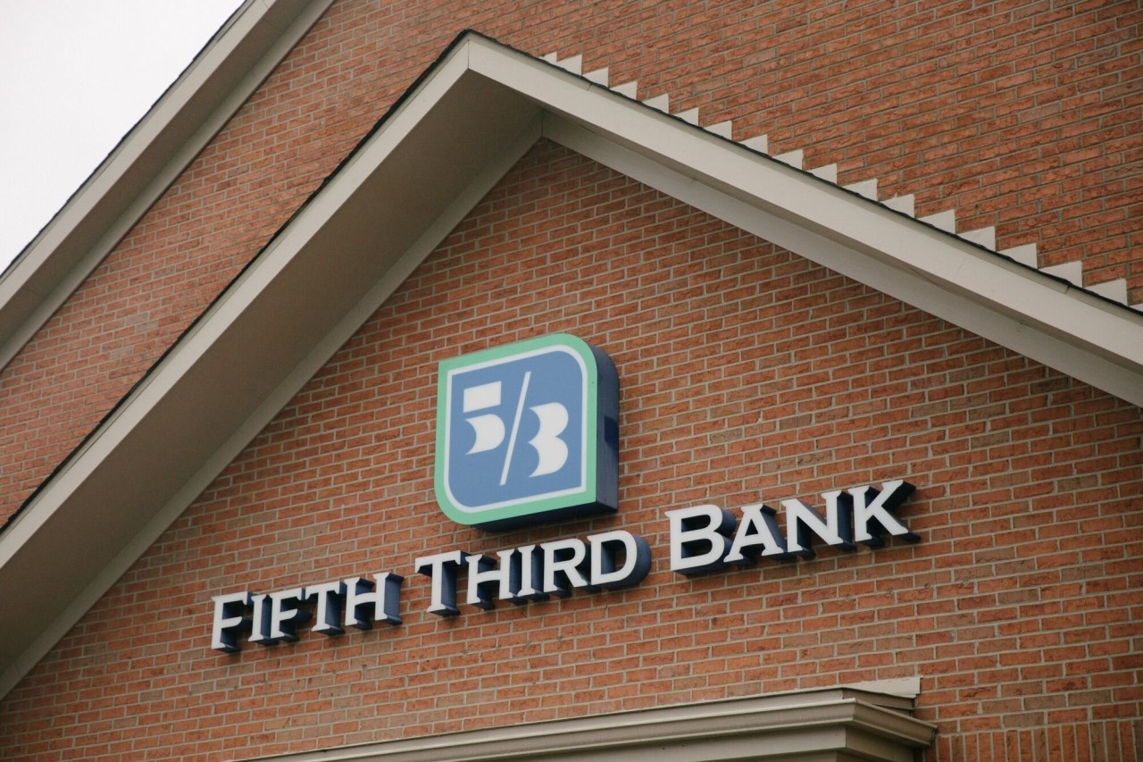 Small banks are finally gaining on their giant rivals