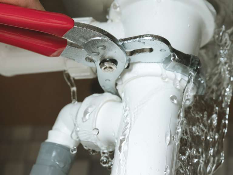Wasserrohrbruch Ausserhalb Vom Haus Wer Zahlt