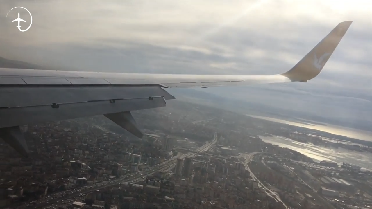 Watch why planes suddenly shake in clouds - and why it feels dangerous
