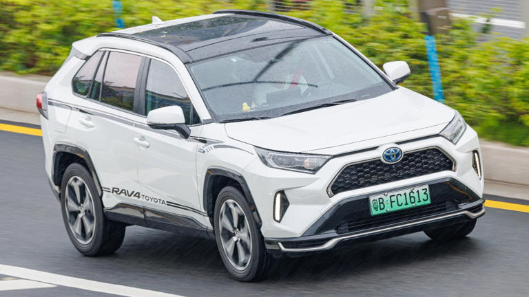 7 hybrid SUVs that now make more sense than full electric
